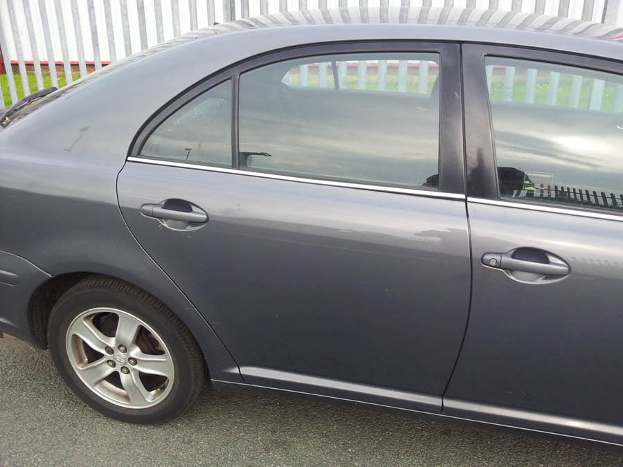 Toyota Avensis T3-X sun-visor-passenger-side